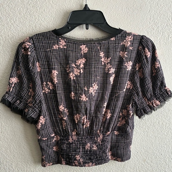 🆕Urban Outfitters Black and Pink Checkered Floral Blouse S🆕 - Picture 3 of 16